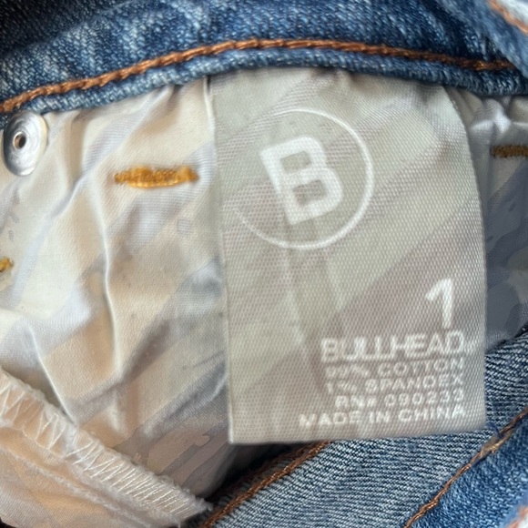 Bullhead - Ripped Shorts - Picture 2 of 3